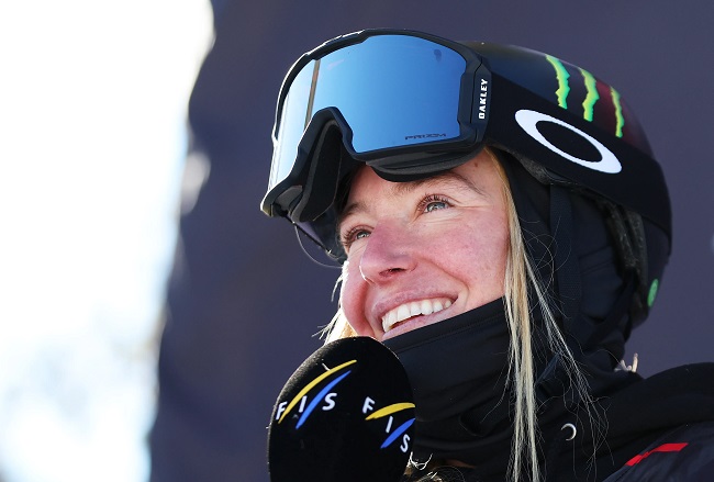 Hailey Langland Advances to Snowboard Slopestyle Finals