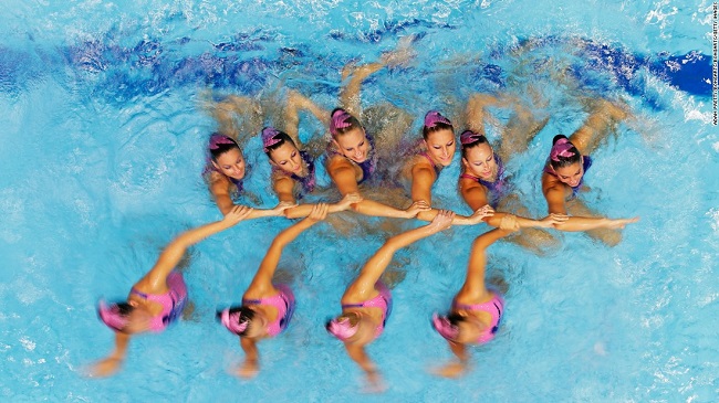 Can Synchronized Swimmers Touch the Bottom 